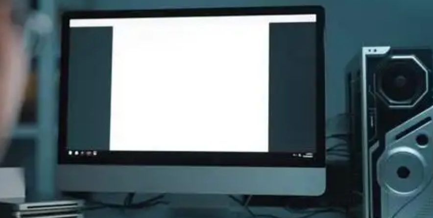 电脑出现白屏怎么解决